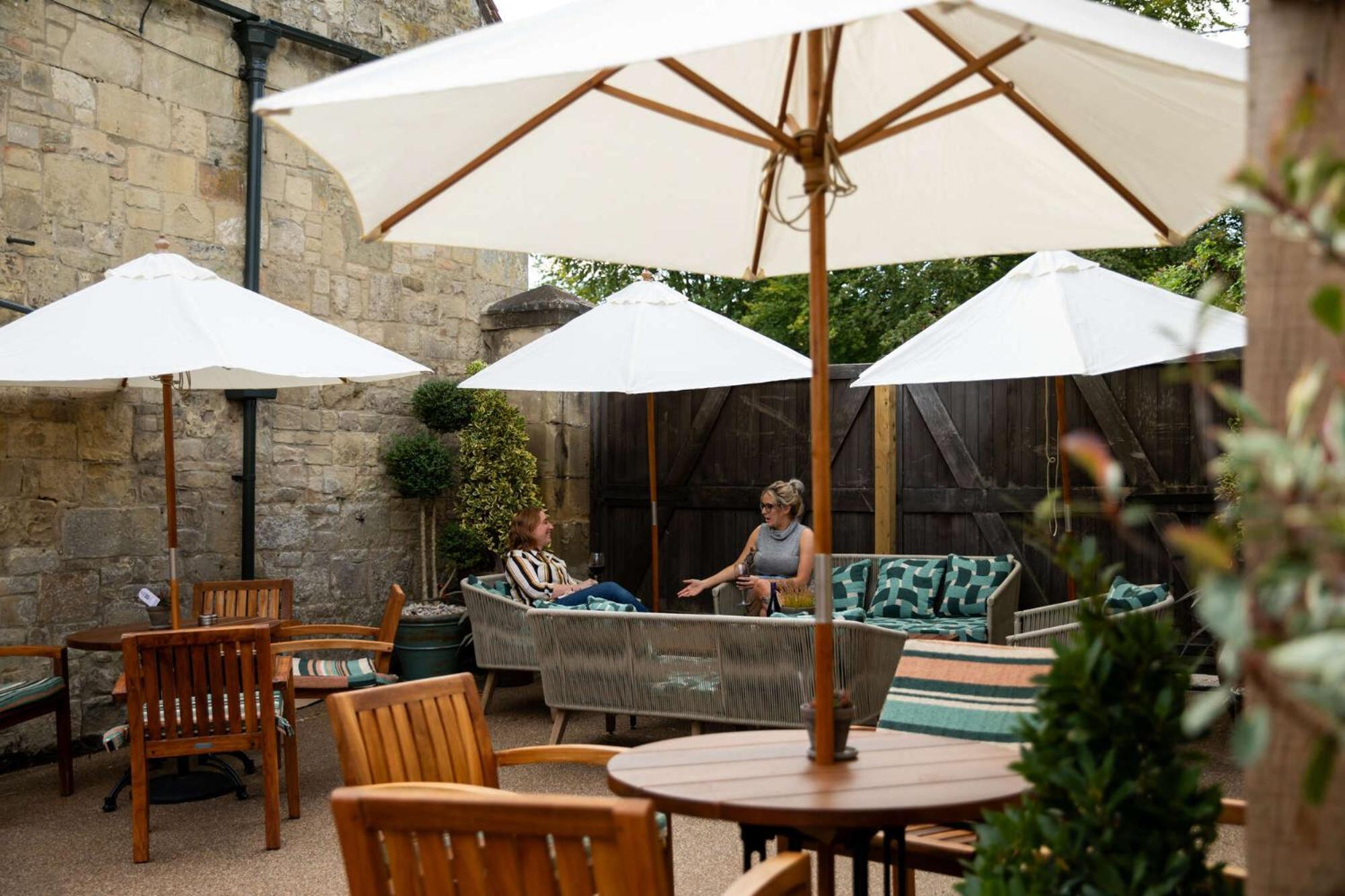 The Lamb Inn Hindon ภายนอก รูปภาพ